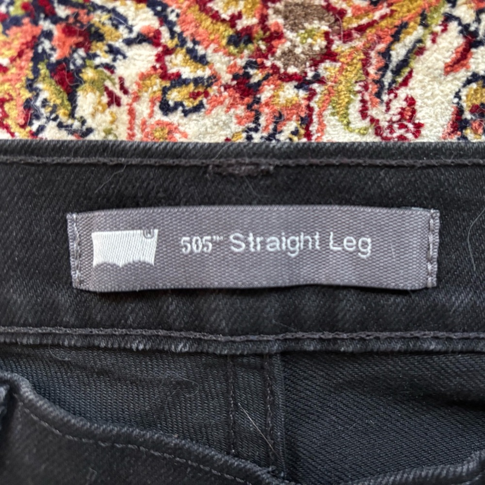 Levi’s black straight leg 505